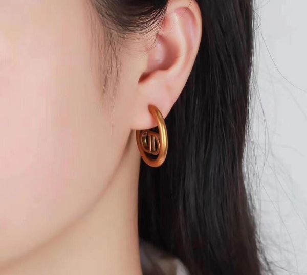 

2020 новый роскошный конструктор пункт cd буква цепи серьги хооп huggie жемчужина кристалл, горный хрусталь моды ins стиль падение шарм earr, Golden;silver