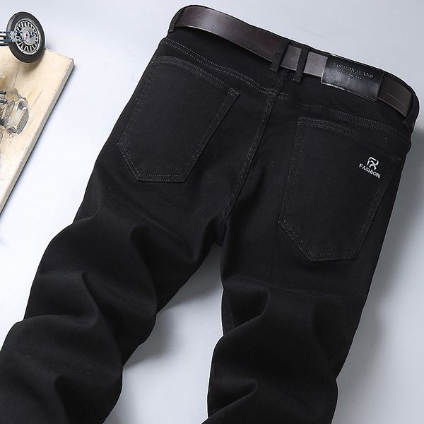Jeans da uomo 2021 Autunno Pure Black Business Stile classico Pantaloni in denim elasticizzato con vestibilità regolare Pantaloni casual di marca alla moda