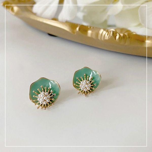 

stud 2021 south korea fashion small fresh lotus leaf earrings female temperament simple green versatile, Golden;silver