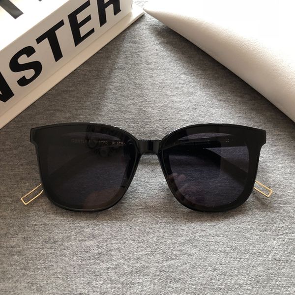 

sunglasses 2021 korea v brand women trendy gm men vintage gentle sun glasses star style original package papas, White;black