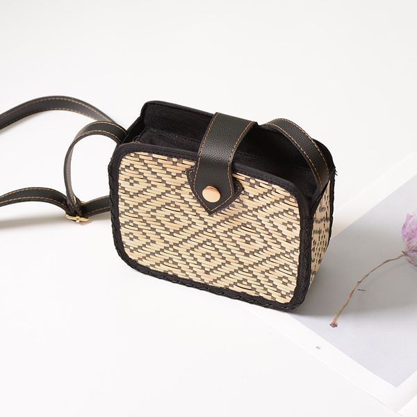 

bohemia lady messenger bag handmade bamboo square leather buckle bag beach travel rattan handbag summer straw