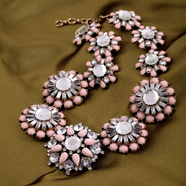 

chokers 2021 est chic factory statement jewelry elegant joyeria resin glass alloy big pink flowers necklaces for women gifts, Golden;silver