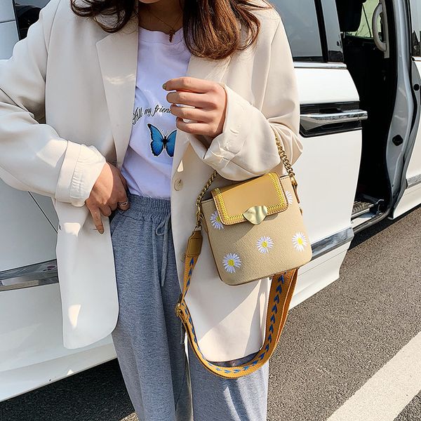 

2020 summer new fashion chain western style bucket bag net red handbag daisy shoulder messenger bag