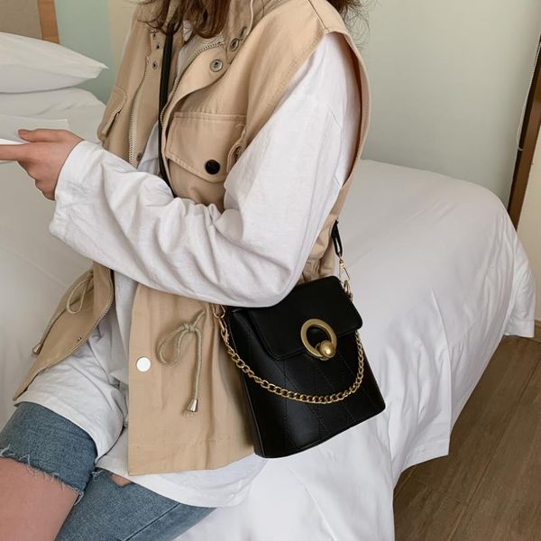 

women small bag cross body bags 2020 new all-around retro messenger bags fashionable chain bucket bag