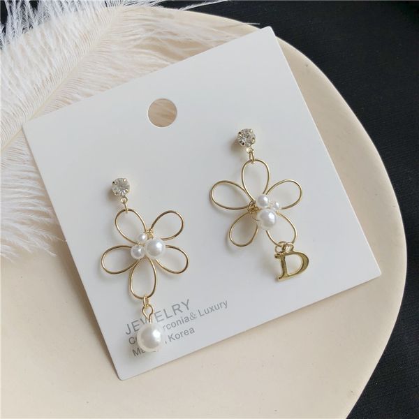 

2020 new fashion temperament letter geometric asymmetrical gold flower earrings for women simulated pearl jewelry, Silver