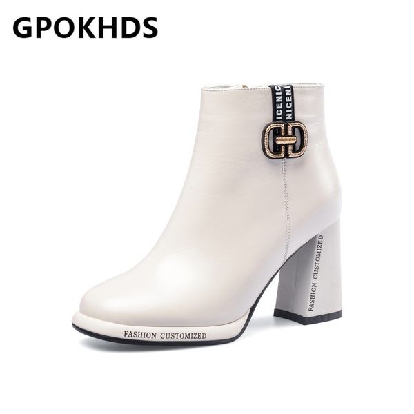 

gpokhds 2021 женщин лодыжки сапоги кожа коровы зима короткая плюшевая круглый toe платформы металл украшения высокие каблуки размер женский, Black