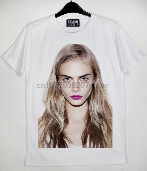 

face of cara jocelyn delevingne pinky lips model of the year white t-shirt