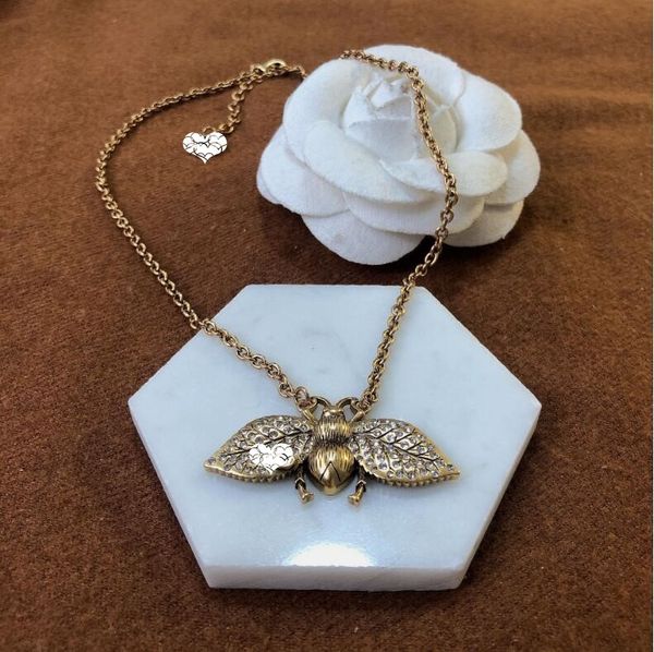 

2020 new launch retro bee letter necklace ladies, selected high-version brass material fast delivery, Silver