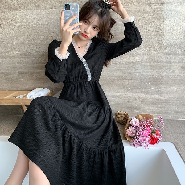 

black dress early autumn dress 2020 new women's waist slimming temperament french hepburn style small black dress, Black;white