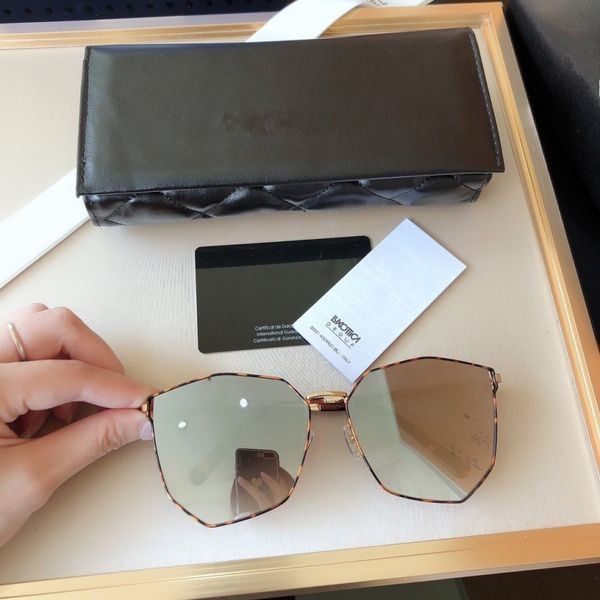 

new men 2128 fashion mens sunglasses box sunglasses women style quality glasses protects eyes gafas de sol lunettes soleil de sun w vwdo, White;black