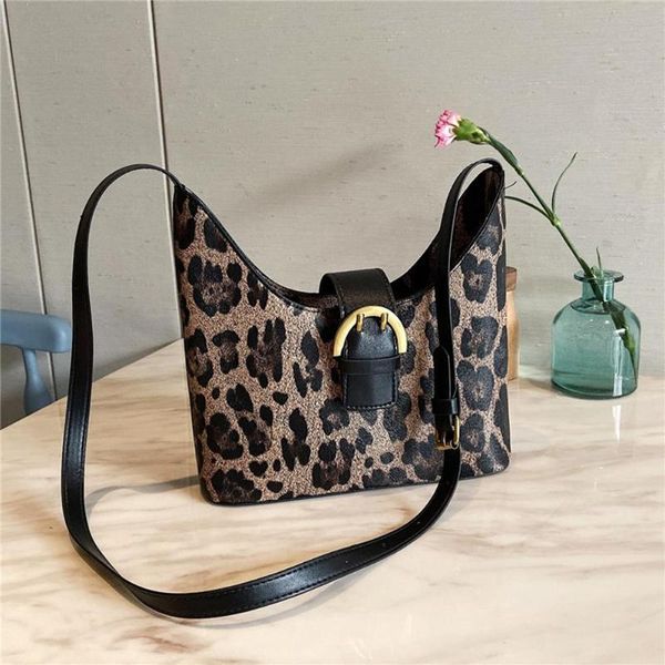 

new fashion handbags portable delicate design vintage pu leather crossbody handbag women casual bucket shoulder messenger bag
