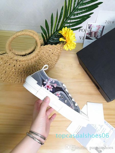 

2019 new arrivlas designers fashion luxurys for women men speed trainer off red triple black flat casual shoes sock boots mens t06