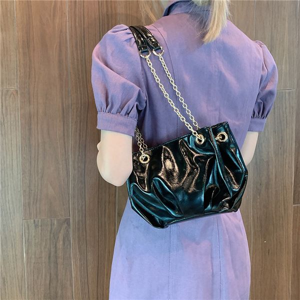 

luxurys designers bags 2020 new style commuter chain bag small bag female messenger bag ins cloud textured satchel
