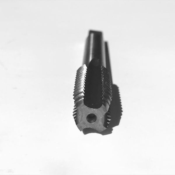 

1pc hss6542 made american standard left hand tap 5/8"-11/18 lh hss machine tap for threading metal workpieces