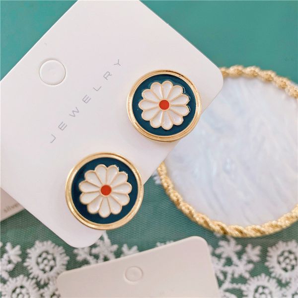 

korean small daisy flower stud earring 2020 simple geometric enamel earrings for women fashion jewelry all match gifts, Golden;silver