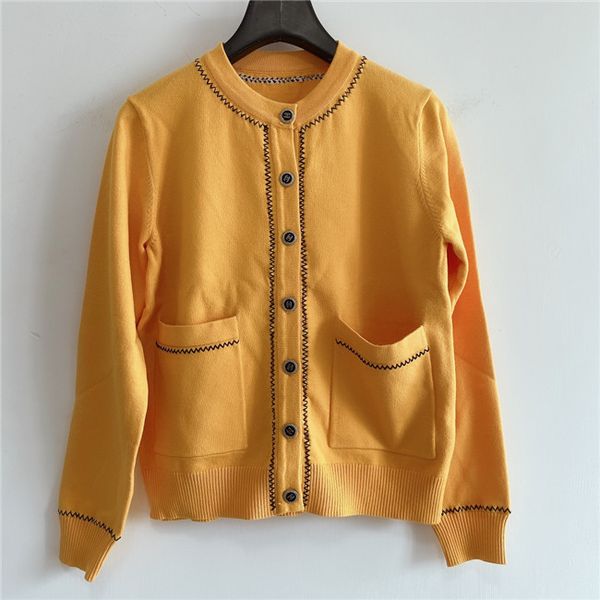 

2020 women designer sweaters same type of cardigan women new small fragrance print slim long sleeve undershirt t-shirt luxury sweater, White;black