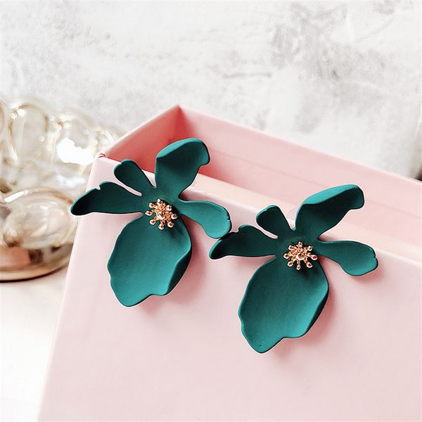 

lubov 2020 new korean exaggerated gold color pistil big flower stud earrings for women summer fashion jewelry accessories, Golden;silver