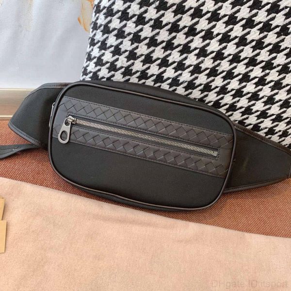 

20 new pockets made by italian designers hand-woven and stitched canvas can be used as a chest bag very practical