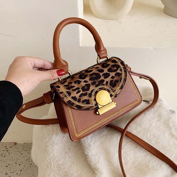 

ins retro messenger bag women's 2020 spring new korean fashion small square bag senior sense of foreign style shoulder