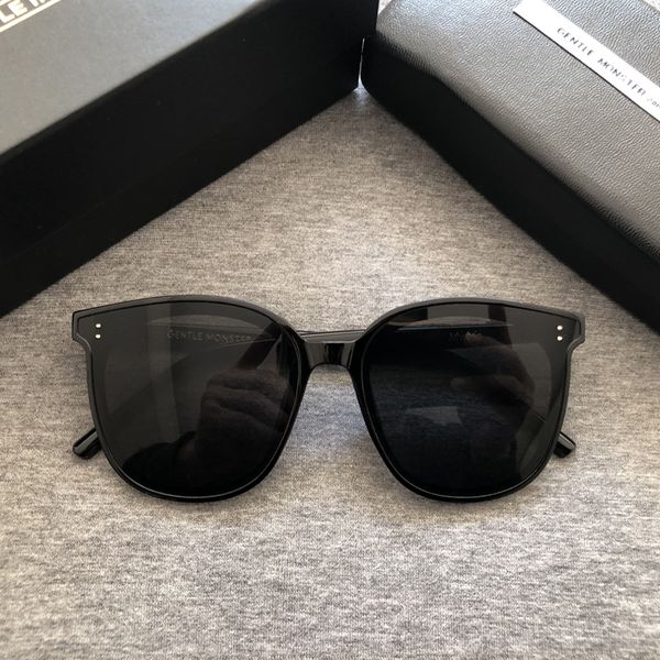 

2020 brand new women gentle sunglasses fashion lady elegant round frame sun glasses uv400 men vintage monster sunglasses my ma, White;black