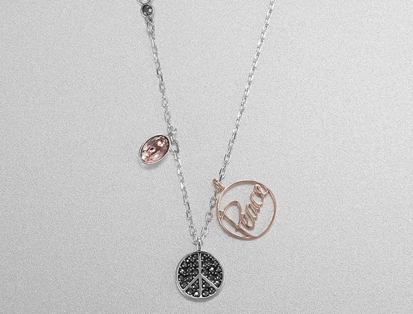 

austrian crystal yuan fashion letter pendant round necklace, Golden;silver