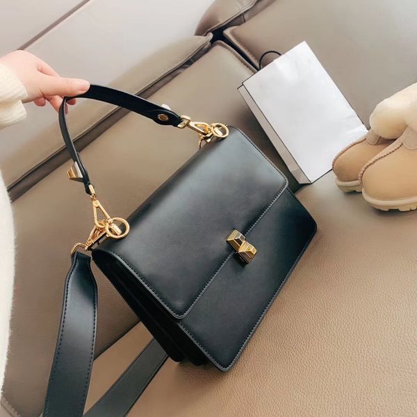 

Shoulder Bag Women Fashion High Quality Leather Metallic Simplicity CFY2002266