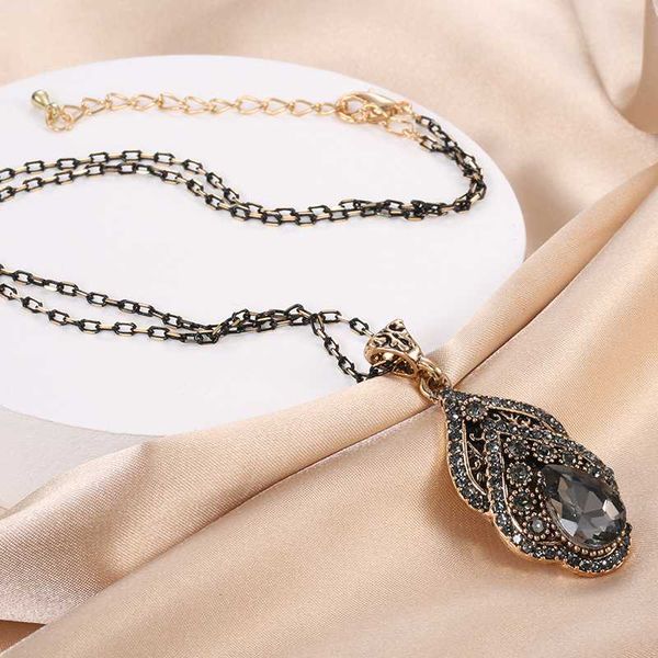 

wbmqda 2020 new arrival women grey crystal flower necklace antique gold big pendant necklace vintage wedding jewelry luxury gift, Silver