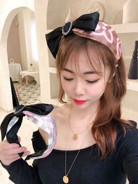 

Signature family style Rhinestone ring bow all-match wide edge hairband outside sale germination card