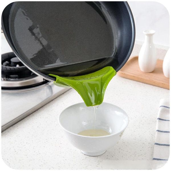 

creative anti-spill silicone slip on pour soup spout funnel for pots pans and bowls and jars funnel kitchen gadget tool