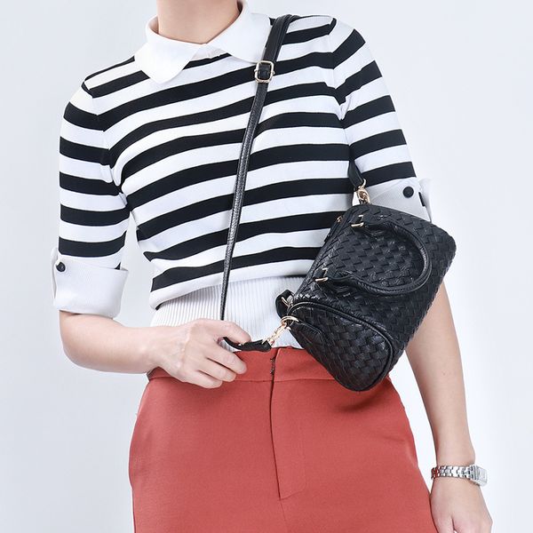 

2020 new style women's bag fashion crossbody bag weaving chain square sling