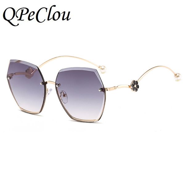 

qpeclou 2020 new luxury pearl sunglasses women brand designer polygon sun glasses female vintage flower shades ladies oculos, White;black