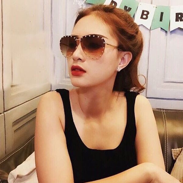 

qpeclou 2020 new classic vintage rivet pilot sunglasses women brand designer metal frame colorful sun glasses men punk shades, White;black