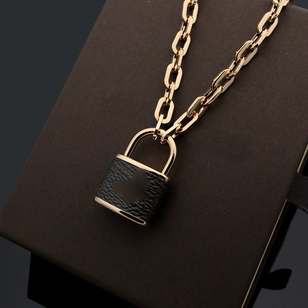 

factory price direct v letter lock stick presbyopic leather thick necklace lady lock long necklace, Silver