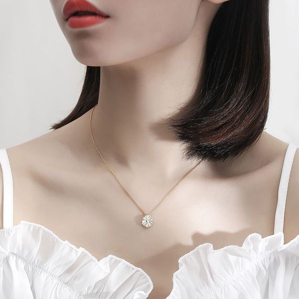 

designer necklace 925 sterling silver Clavicle chain Suitable for Social gathering party Charm jewelry Small fresh chrysanthemum shape