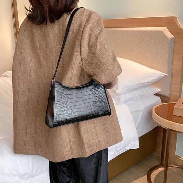 

new retro baguette shape bag high-quality women leather handbag female small underarm bags fashion mini shoulder bag bella hw675