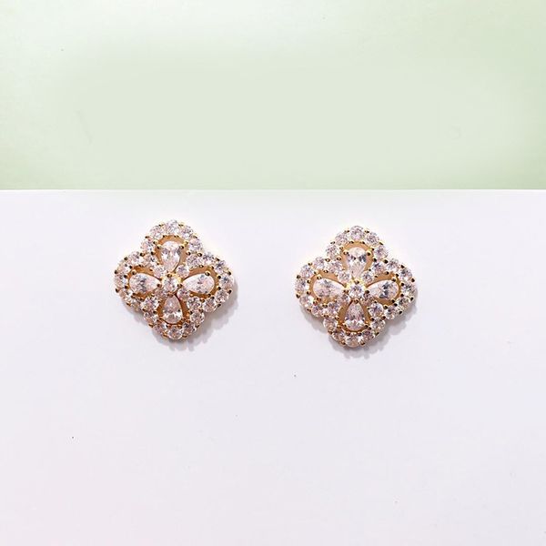 

2020 new classic golden flower crystal hollow stud earrings for woman designer fashion valentine's day jewelry for women, Golden;silver