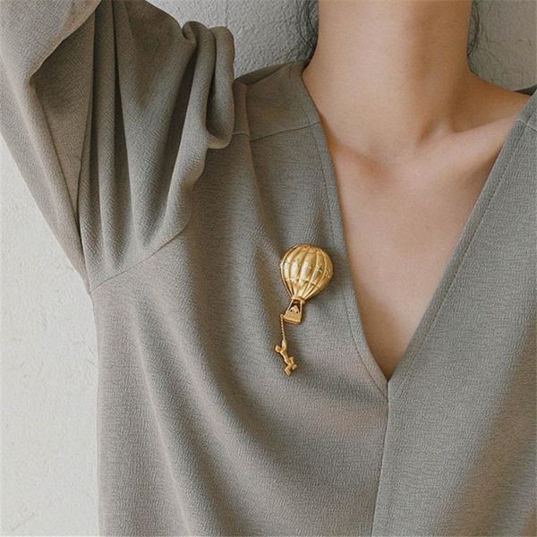 

zhen 2020 golden fashion portrait geometric retro metal oval women's brooch women's party accessories jewelry figure 09pp01299, Gray