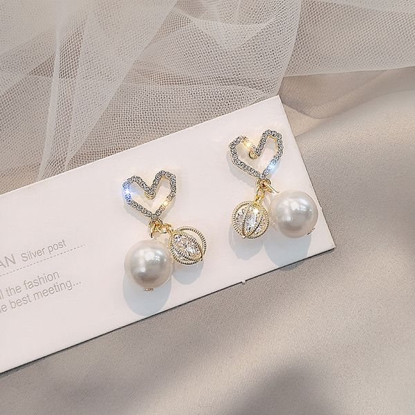 

new sweet wind rhinestone imitation pearl pendant earrings girl heart wild earrings women ladies jewelry, Golden;silver