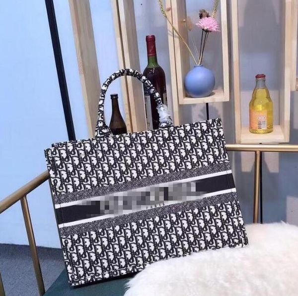 

2019 original luxurys famous canvas designer handbags shopper tote shopper shoulder handbag bag bags purses women ladies crossbody 070651