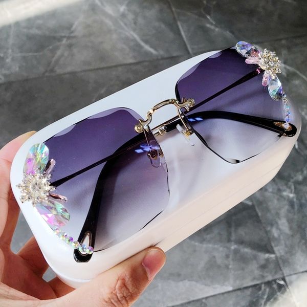 

2020 new fashon vinage sqaure luxury glasses rimless rhinesotne sunglasses shades for women summer oculos 5eij, White;black
