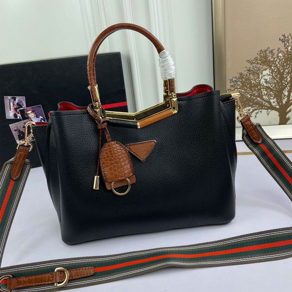 

medium handbag crocodile pattern leather bag ladies tote bag women wide shoulder pouch with three internal compartments