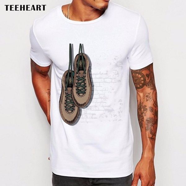 

2019 мужчина лучшие продажи прохладный hipster старый обувь висит на стене смешная шутка men t shirt tee summer tee shirt