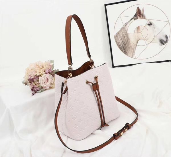 

Free shipping 2020 fashion one shoulder messenger bag ladies black bag10
