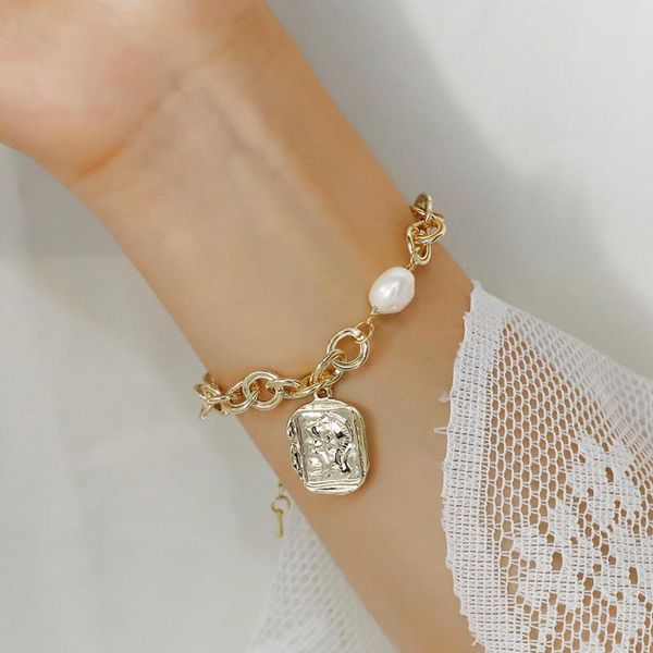 AENSOA Noble Fashion Color oro Uomo Donna Bracciale Charm Chain Pearl Queen Head Coin Pendant Bracelet Regalo di gioielli di alta qualità