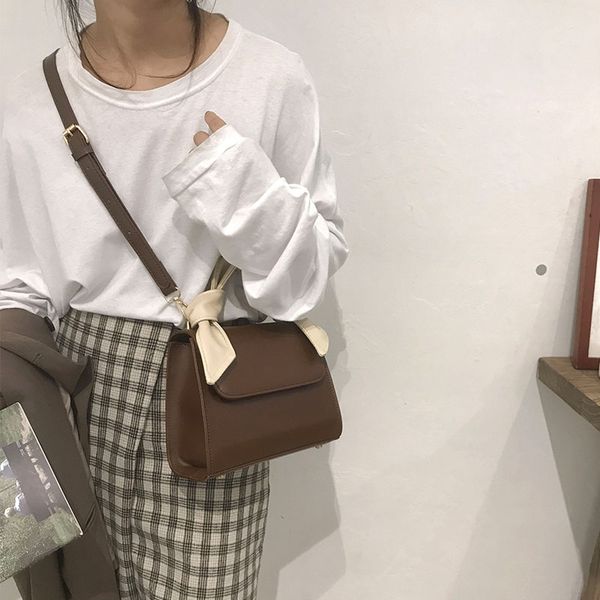 

luxurys designers bags small for girl 2020 new style retro fashion portable high sense western style shoulder bag messenger bag