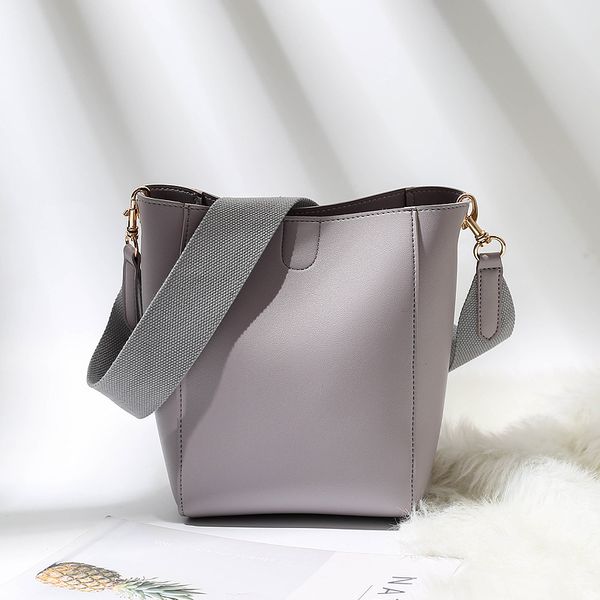 

ковш мешок женщина 2020 нового мода женщины сплошного цвета посыльного плечо одного плеча