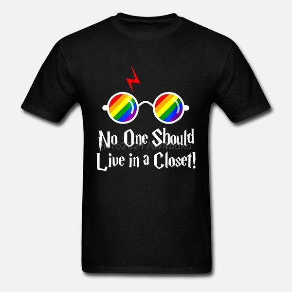 

никто не должен жить в шкаф gay pride t shirt