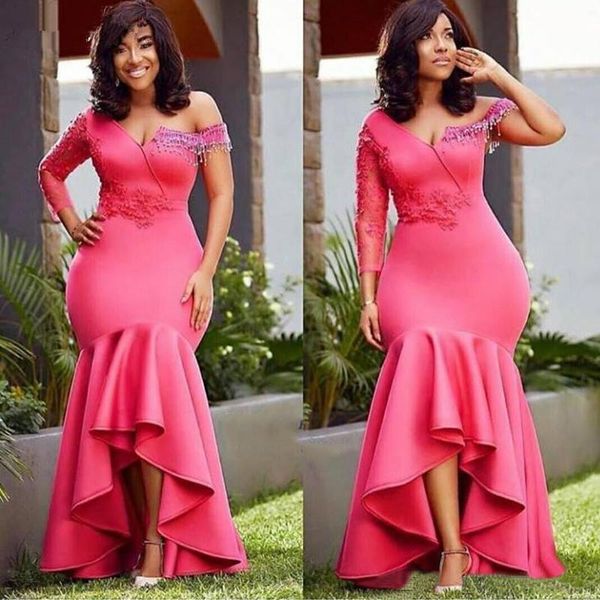 Rosa quente Plus Size Mermaid Prom Dresses Sexy Off The Shoulder frisada Vestido Manga Evening vestidos de cetim Ruffles Alta Parte Baixa