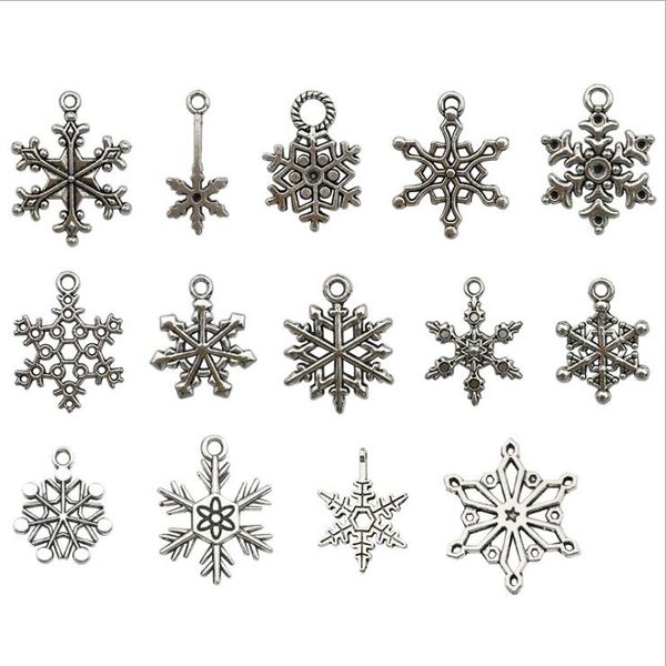 Serie natalizia Vintage Xmas Snowflake Orecchino Risultati Charms Misti 70 pezzi Argento antico Decorazione Ciondolo Accessori per gioielli In vendita