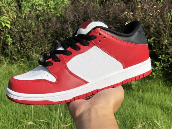 

2020 og low chicago sb dunk red white black skateboard shoes men women fashion comfortable trainer sneakers bq6817-600